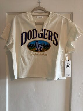 NWT ‘47 Brand Los Angeles LA Dodgers Baseball Cropped V-Neck Tee Cream Medium